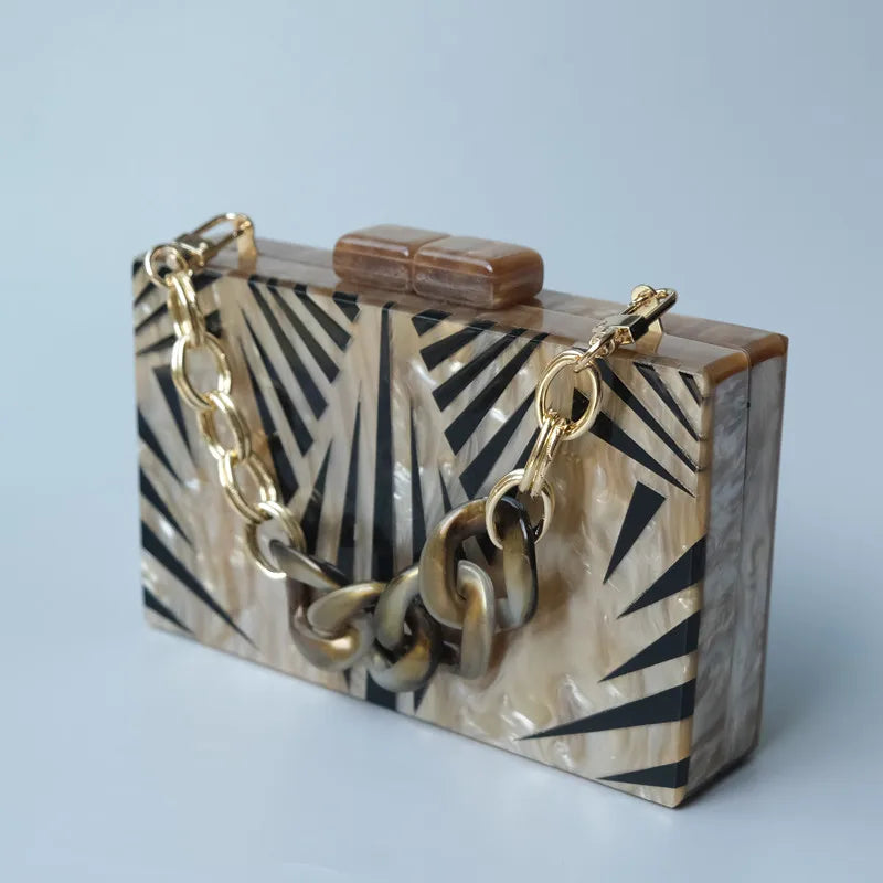 New European Elegant Black and White Striped Acrylic Clutch: Fashionable Accessory for Women