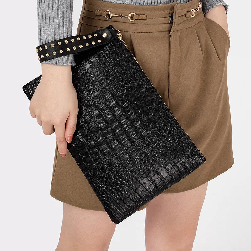 Fashionable Women's Leather Clutch: Elegant Evening Envelope Bag for Ladies