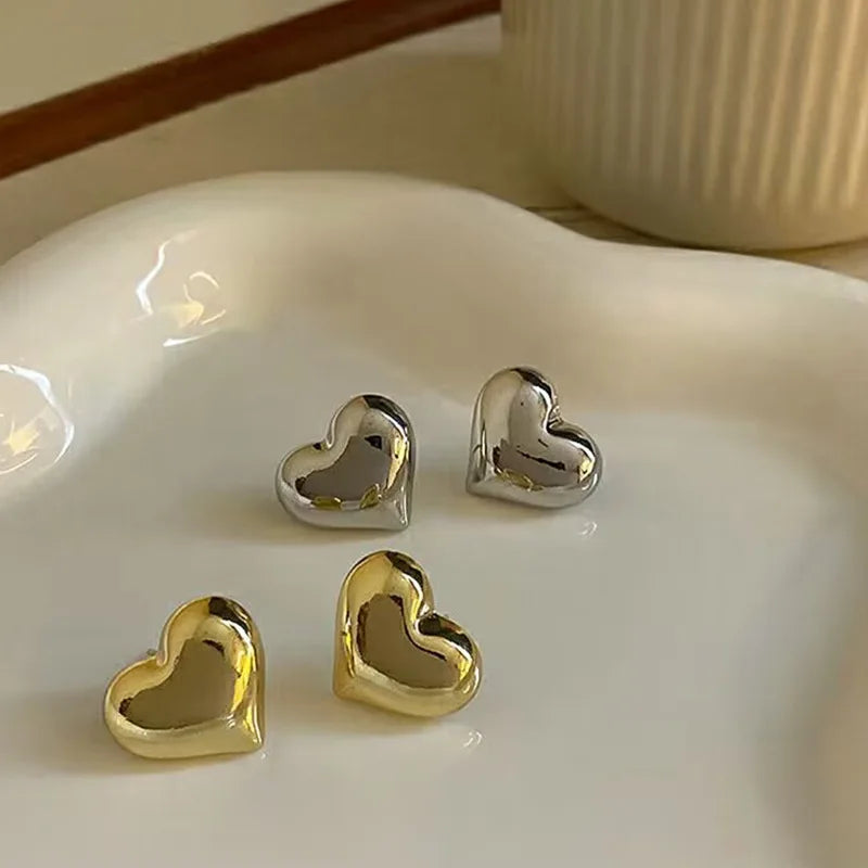 Minimalist Women's Love Heart-Shaped Stud Earrings with Smooth Surface